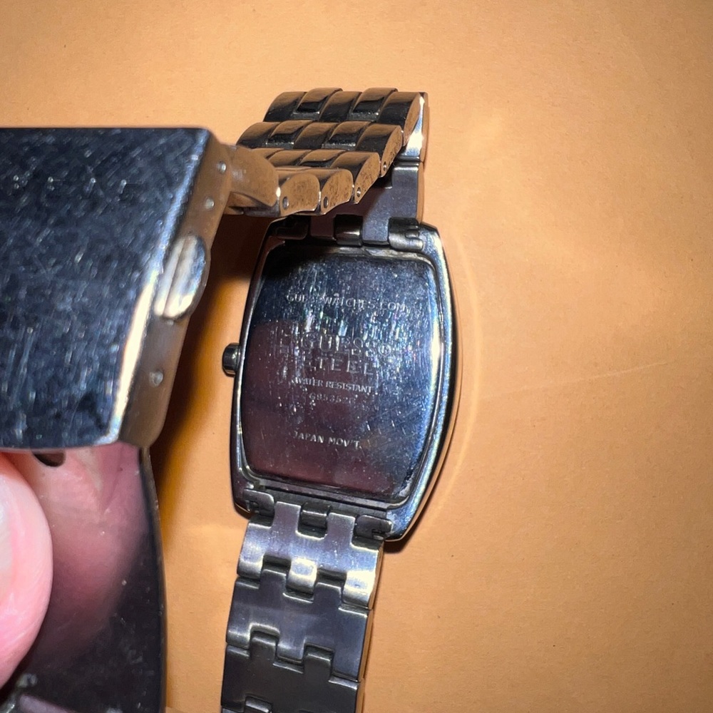 GUESS MENS STAINLESS STEEL WATCH G95352G.